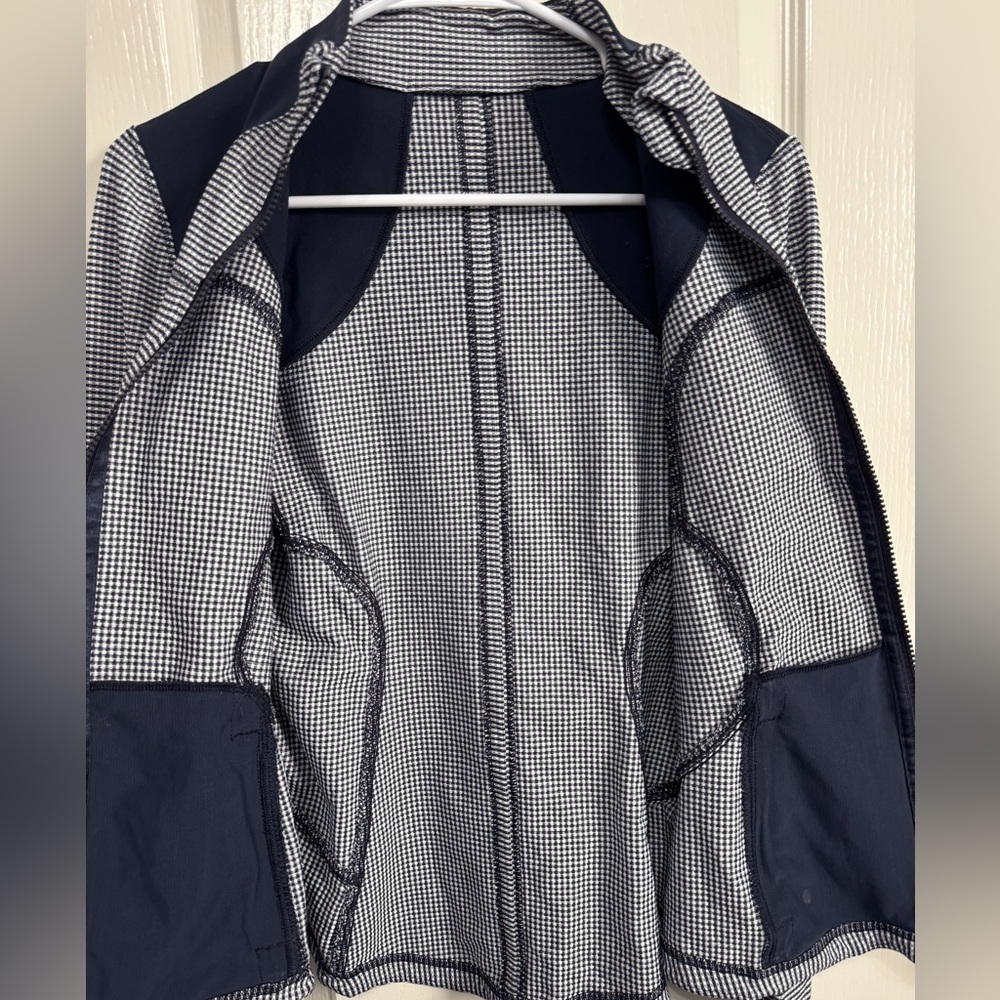 Lululemon Forme Jacket - Picture 13 of 13